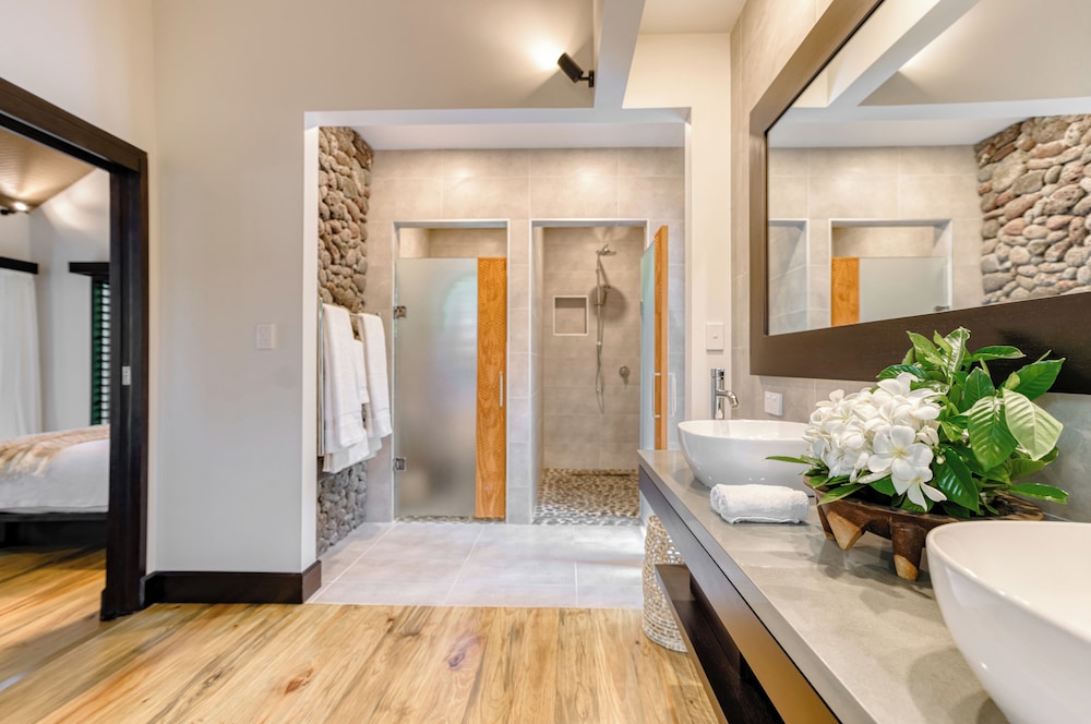 Beach Front Tree House With Plunge Pool