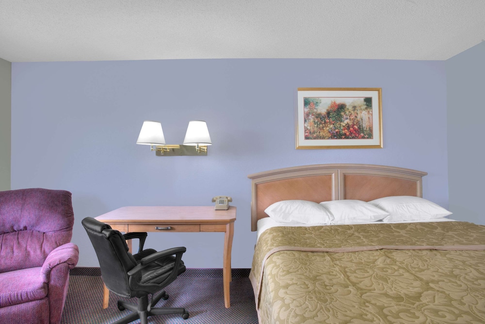 Standard Room, 1 King Bed - Photo 1