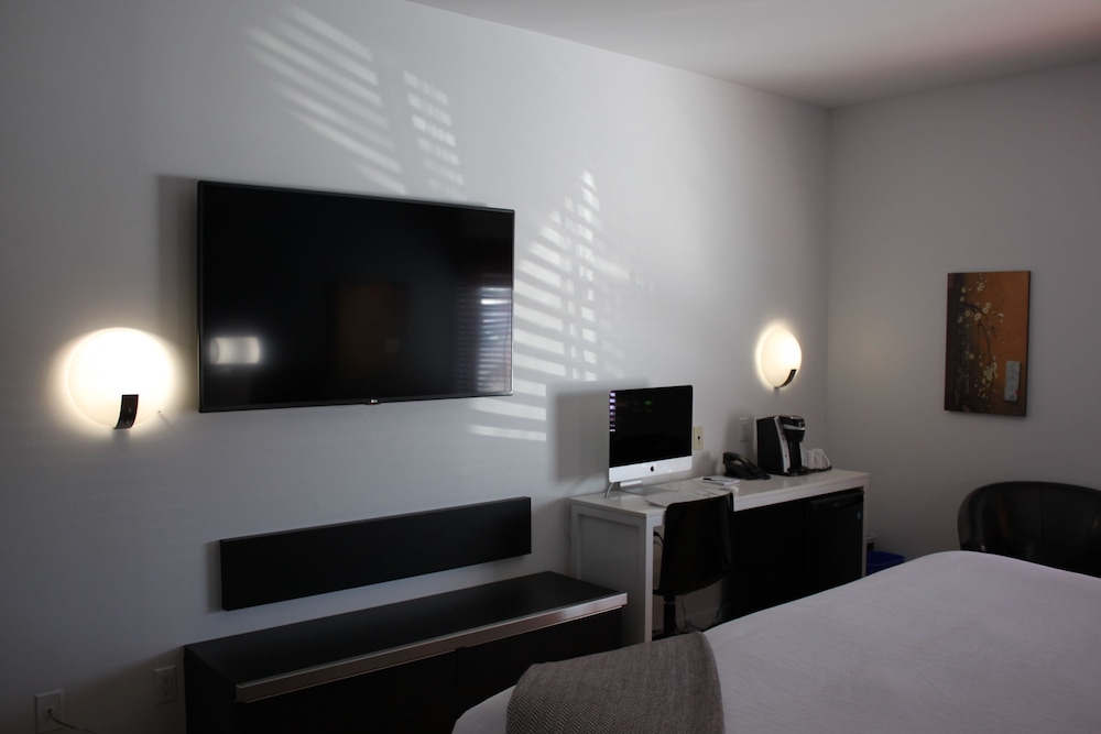 Standard Room, 1 King Bed photo 3