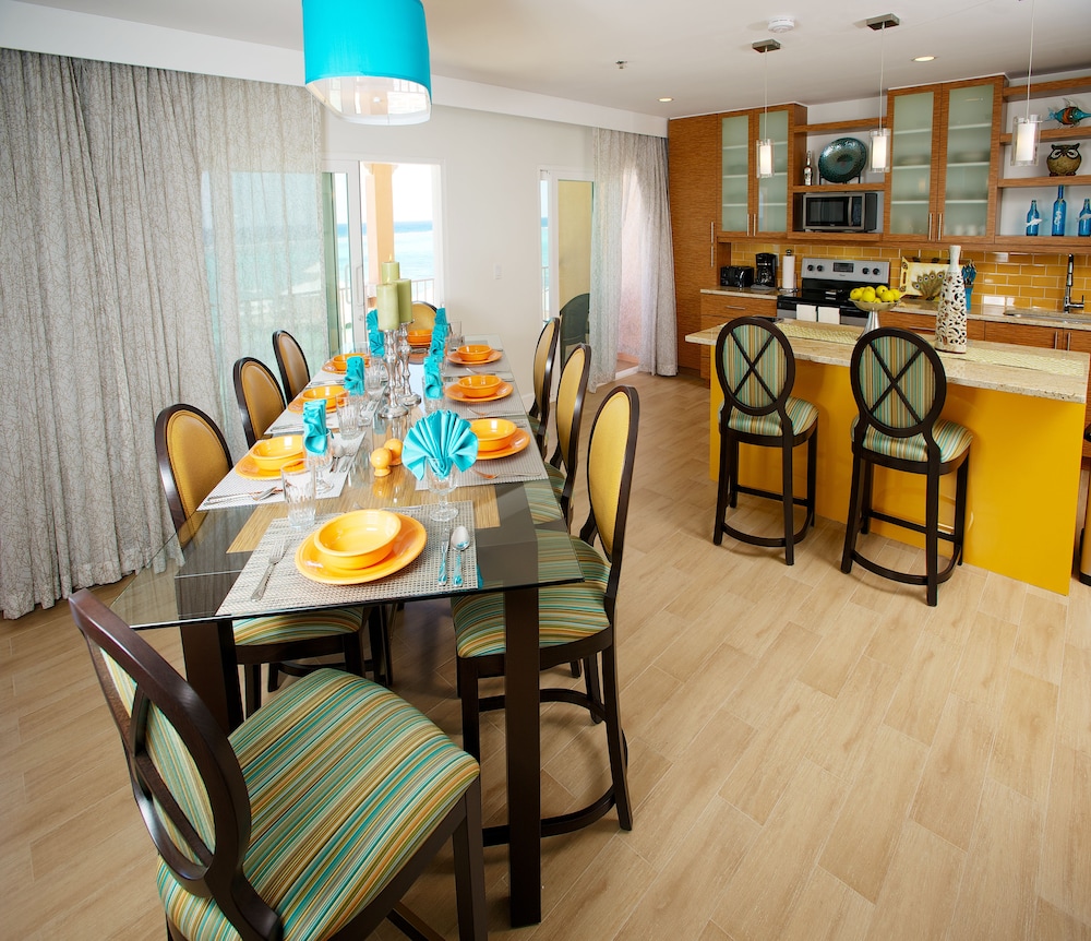 Suite, 2 Bedrooms, Pool View, Poolside photo 2