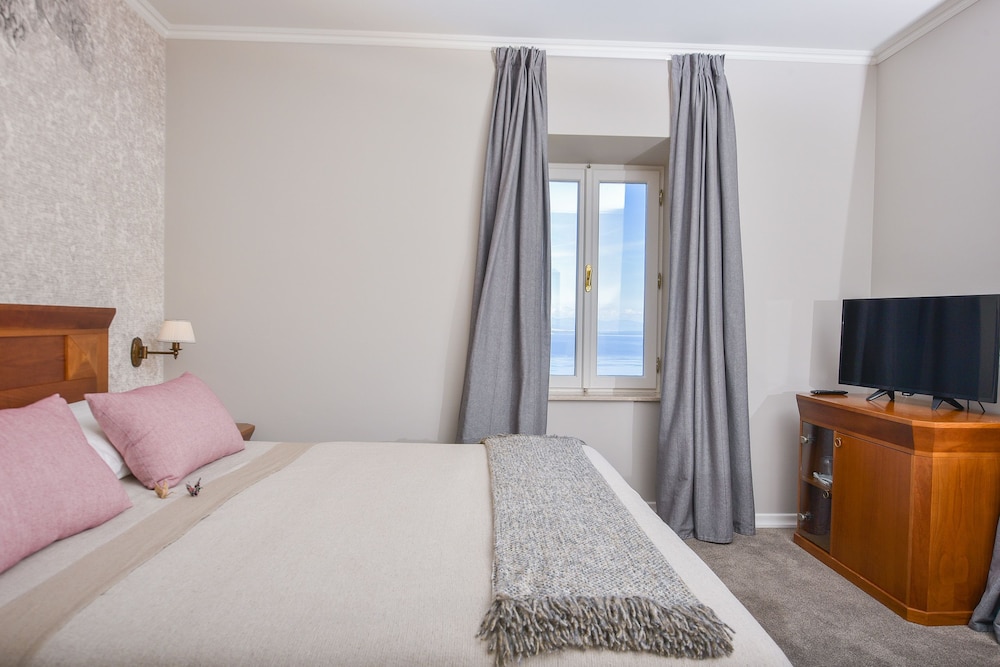 Double Room, 1 Queen Bed, Sea View photo 3