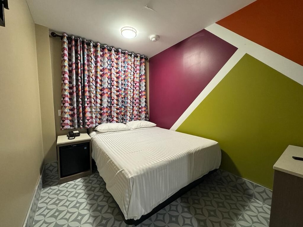 Economy Single Room, 1 Queen Bed, Non Smoking, Private Bathroom photo 1