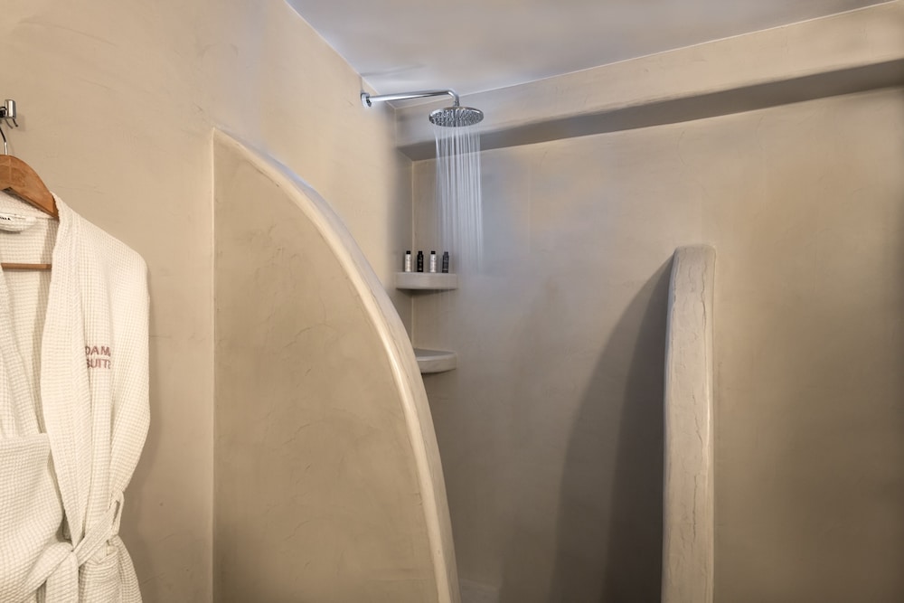 Diamond Suite - Photo 12