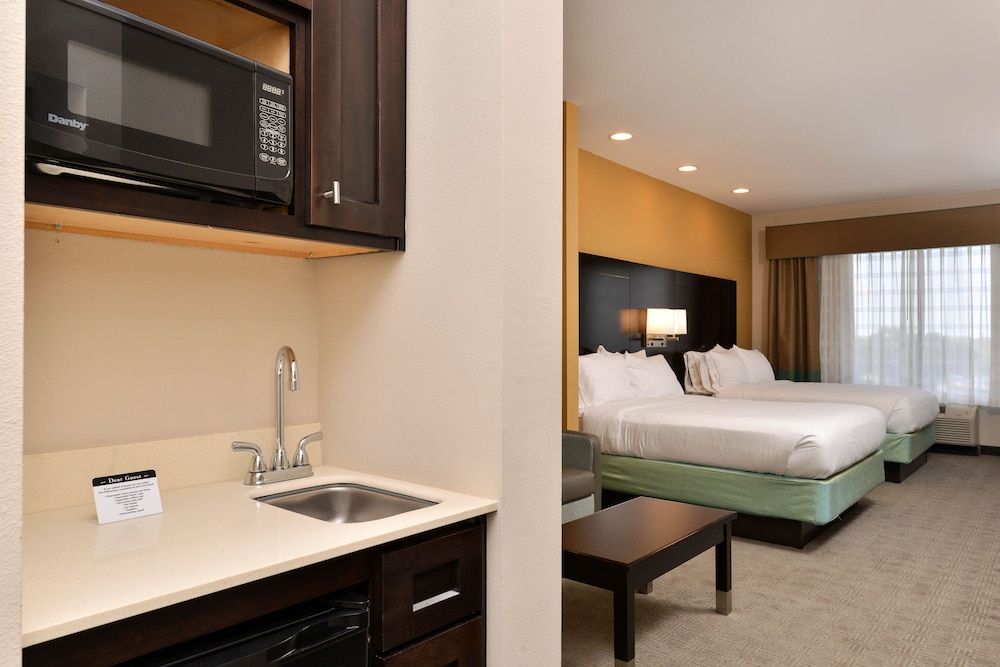 Queen Room with Two Queen Beds - Hearing Accessible