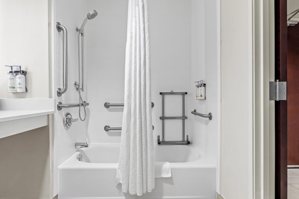 Standard Room, 1 King Bed, Accessible (Comm, Accessible Tub) - Photo 2