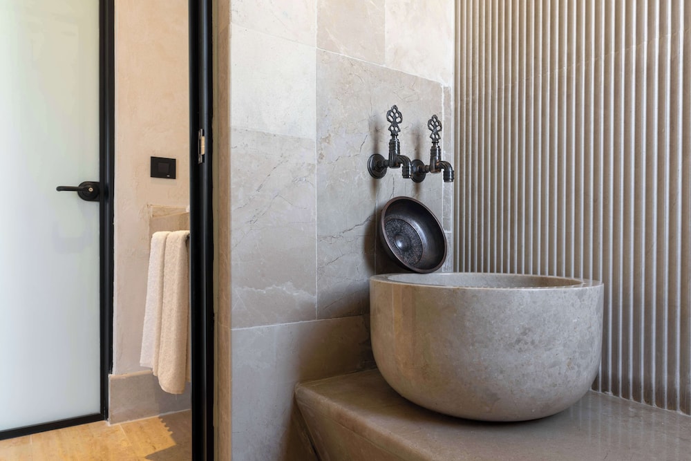 Suite, Non Smoking, Private Pool (Mezzanine) - Photo 2