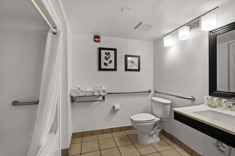 Premium Room, 2 Queen Beds, Accessible, Non Smoking photo 2