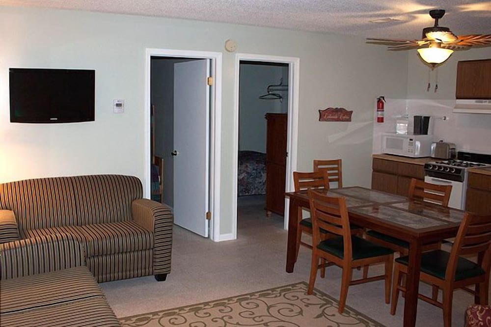 Pineapple Suite 2 photo 3