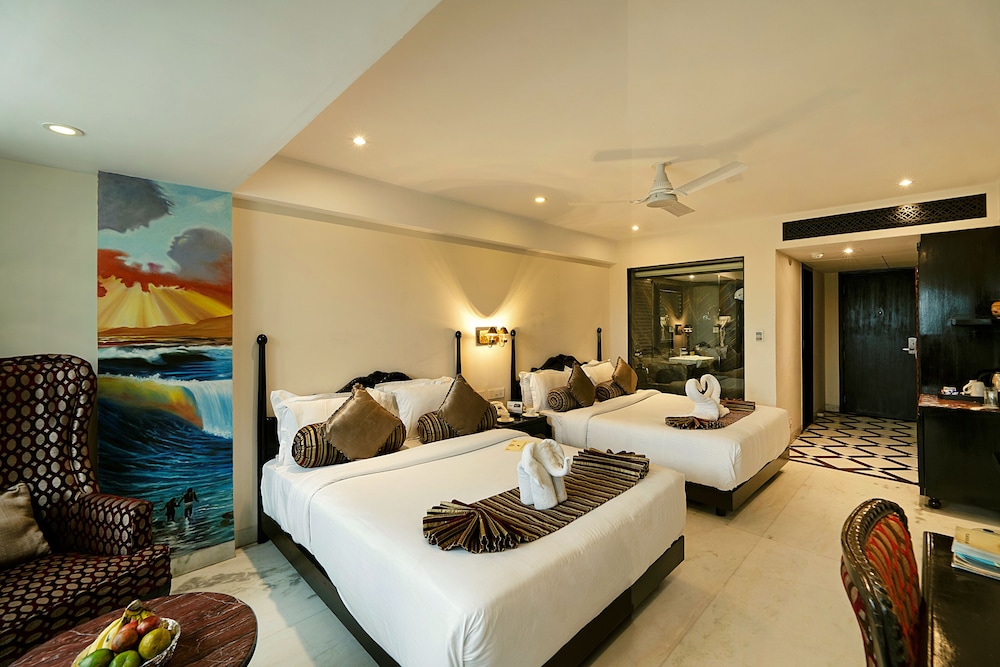 Deluxe Suite, 2 Queen Beds - Photo 3