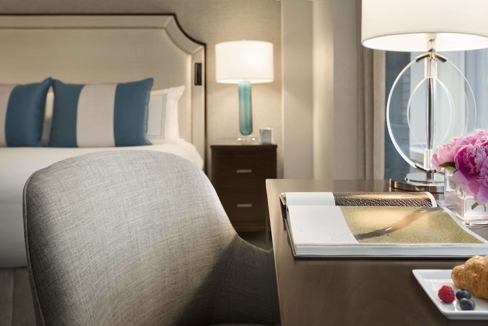 Suite, 1 King Bed with Sofa bed, City View (1 Bedroom) - Photo 8