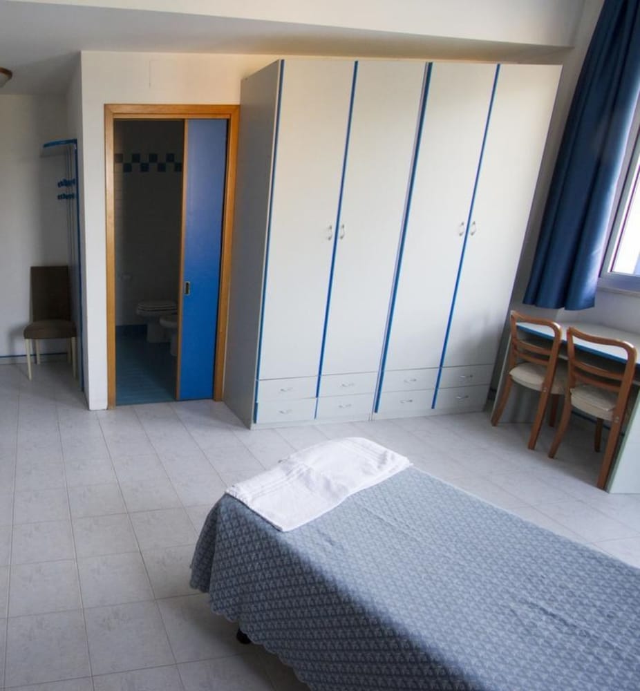 Single Room (Beach access included)