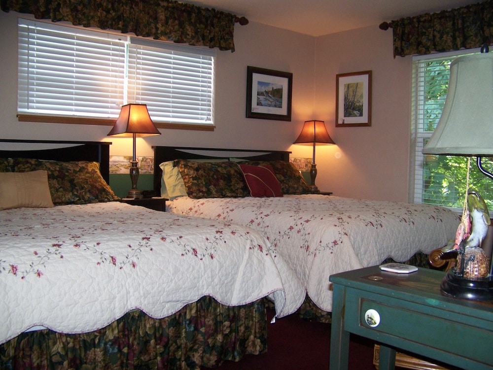 Suite, 2 Queen Beds, Ensuite, River View photo 1