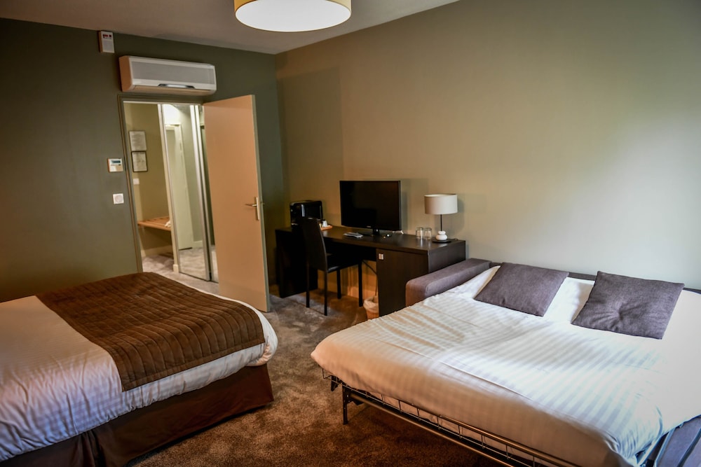 Comfort Room, 1 Queen Bed with Sofa bed (Pavillon) photo 2