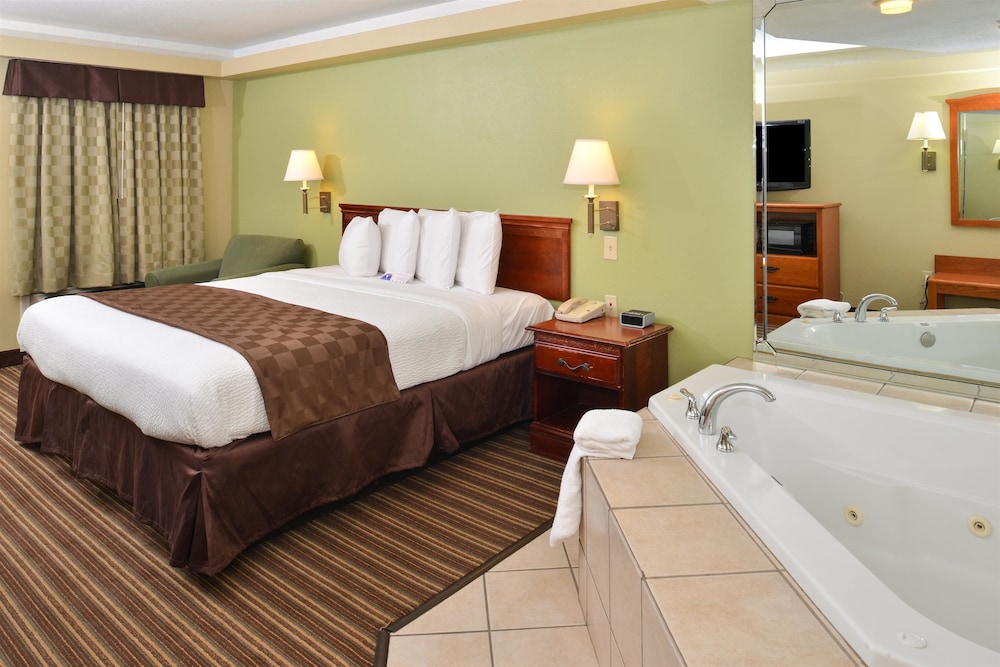 Room, 1 King Bed, Jetted Tub - Photo 2