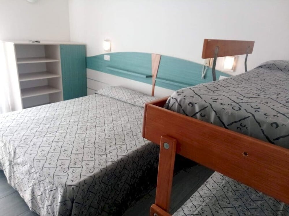 Economy Triple Room - Photo 1
