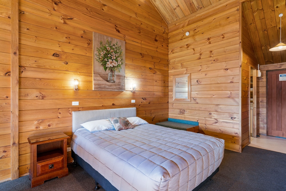 Standard Room, Non Smoking, Balcony (King Studio) photo 2
