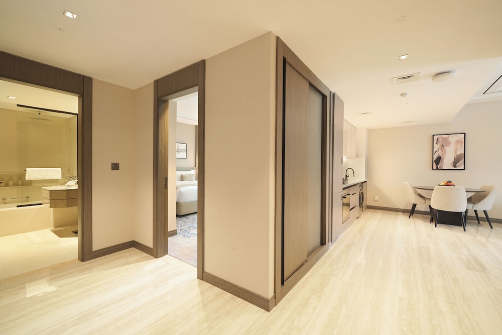 Executive Suite, 2 Bedrooms, Partial Sea View photo 2