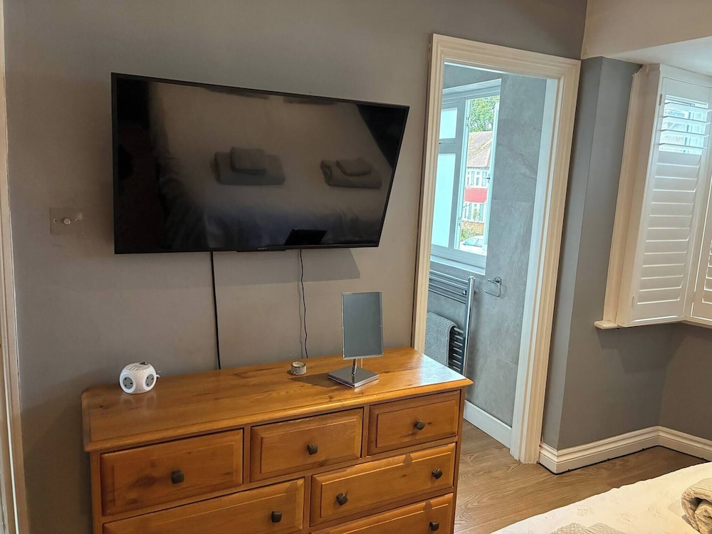 House, 4 Bedrooms, Balcony photo 3