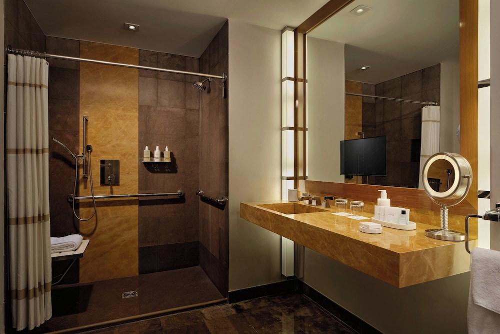 Executive Room, 2 Double Beds thumbnail 6