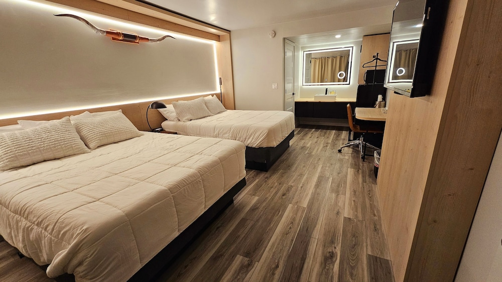 Room, 2 Queen Beds, Non Smoking - Photo 2