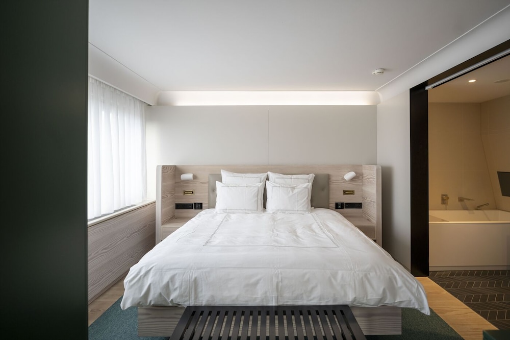 Signature Suite
