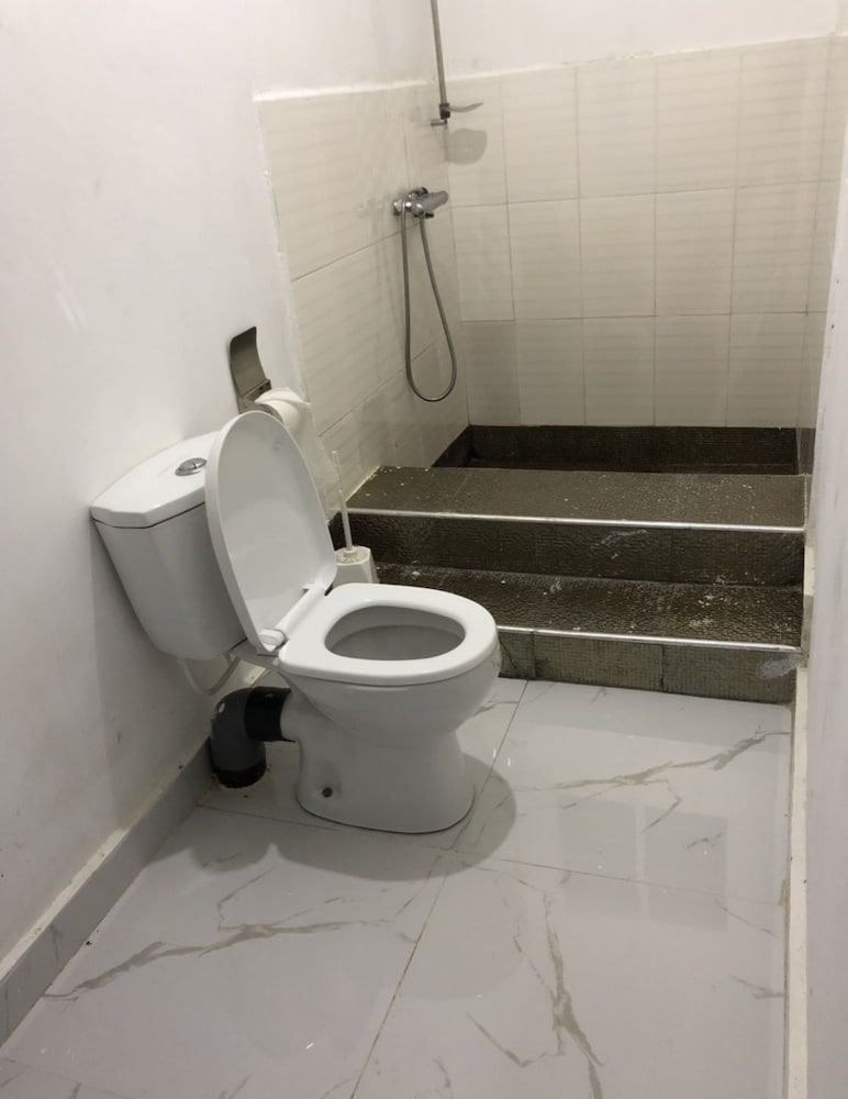 Economy Double Room, 1 Queen Bed, Non Smoking photo 3
