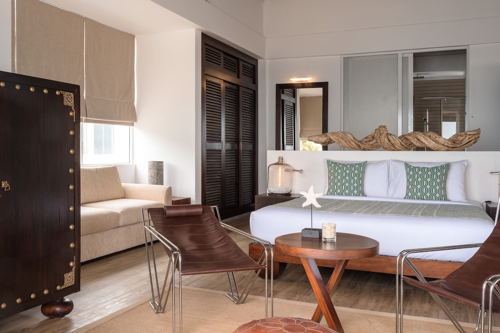 Ocean Balcony Suite photo 3