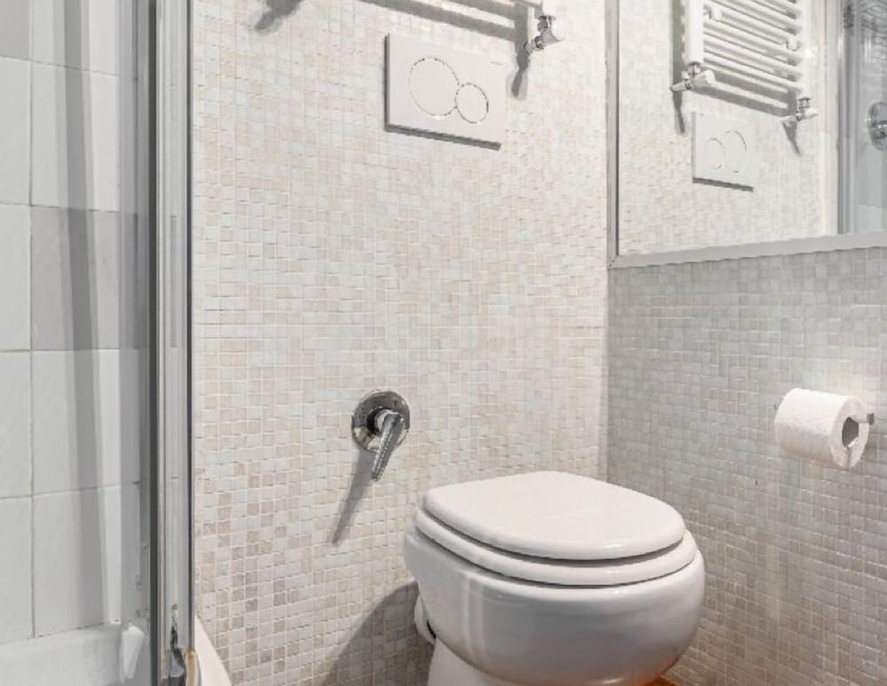 Exclusive Double or Twin Room, 1 Queen Bed, Hot Tub, City View photo 3