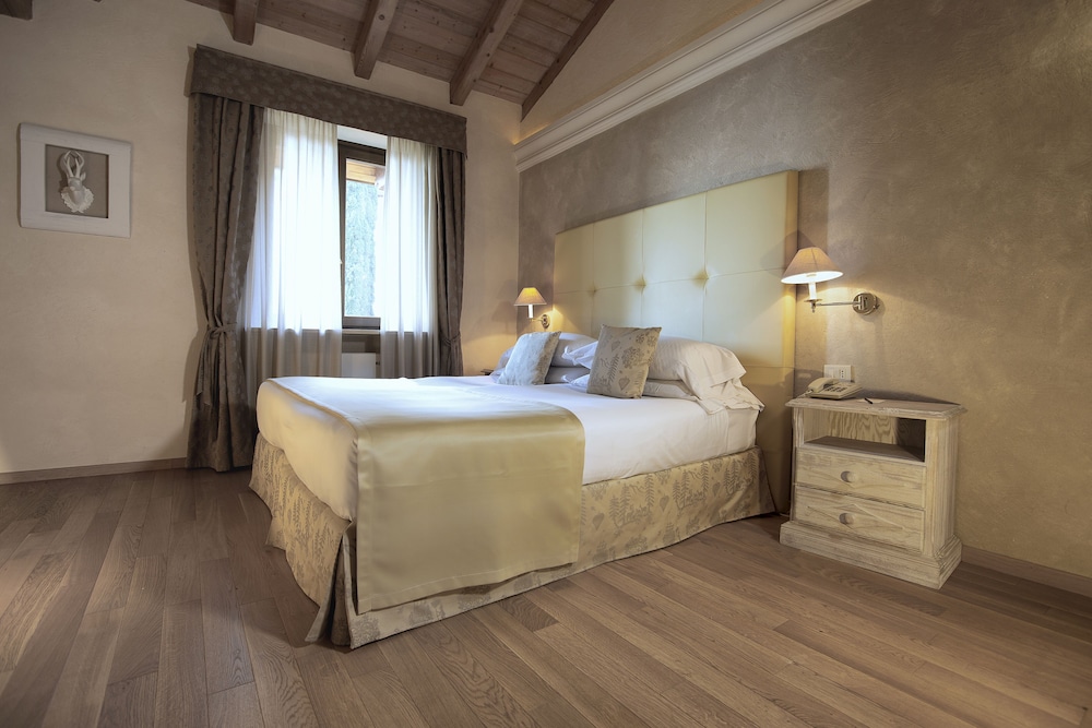 Standard Room (No Lake View, Partially Renovated) Villa Principe