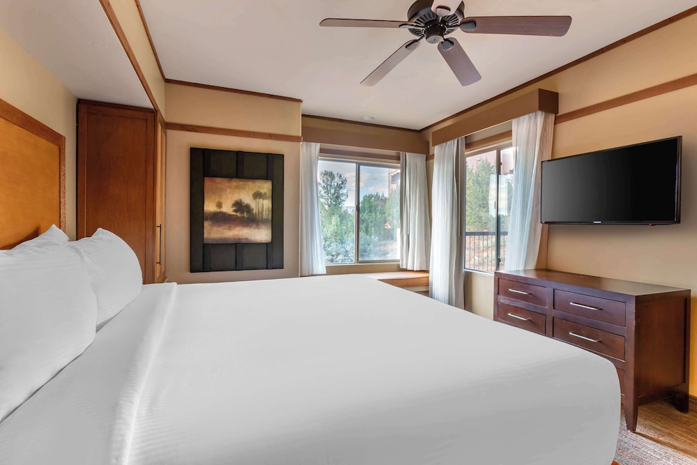3 BEDROOM 1 KING 2 QUEEN SUNSET STE HEAR ACC ROLL-IN - Photo 1