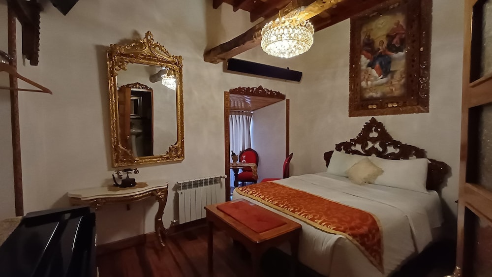 Standard Room, 1 Queen Bed photo 3