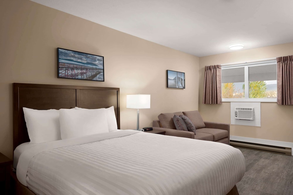 Standard Room, 1 Queen Bed with Sofa bed photo 3