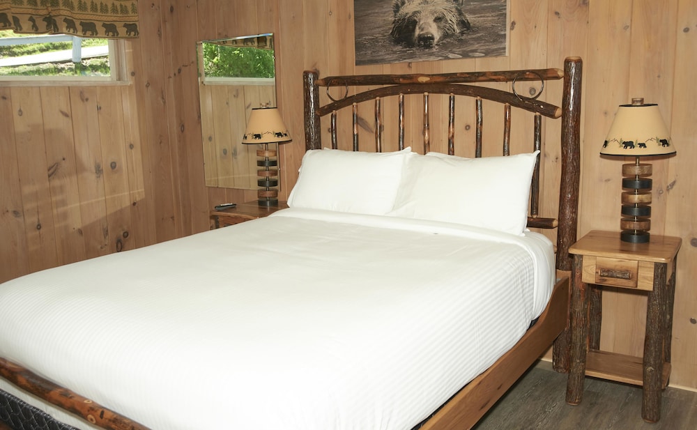 Cabin, 1 Queen Bed, Kitchenette, Lake View photo 3