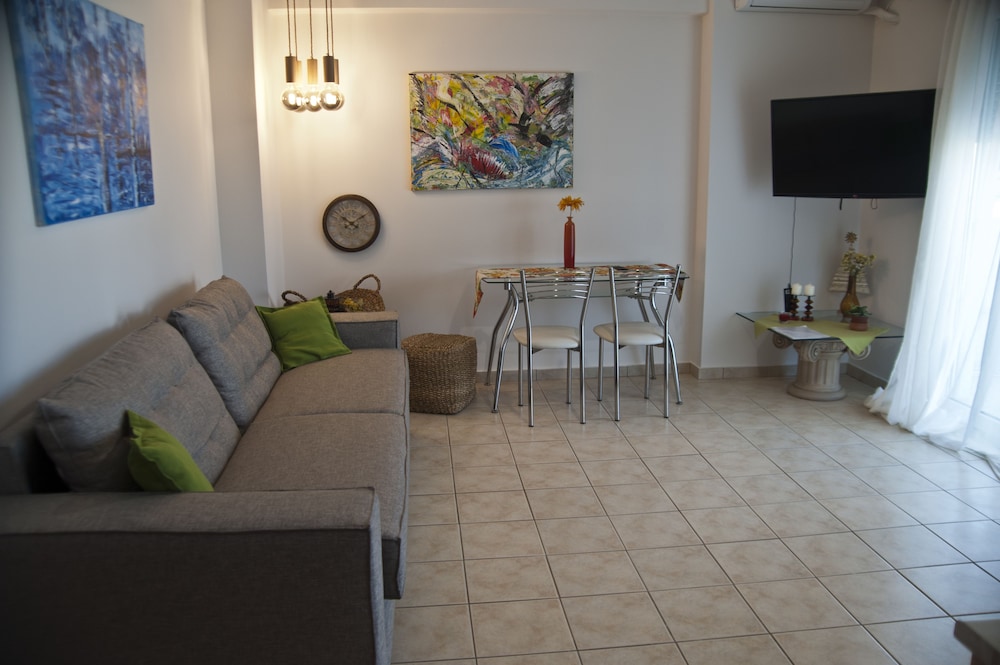 Apartment, 1 Bedroom, Refrigerator & Microwave photo 1
