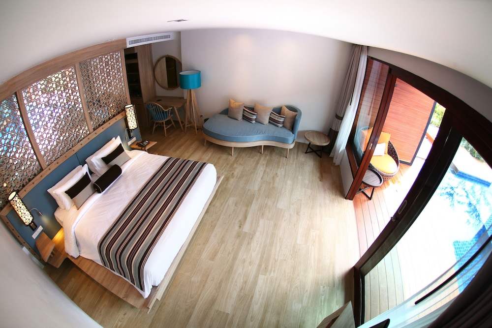 Deluxe Pool Access Double Room photo 2