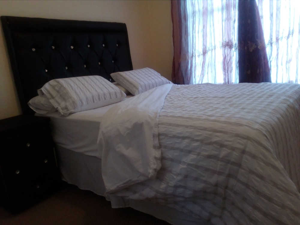 Deluxe Apartment, 3 Bedrooms, Garden View photo 3
