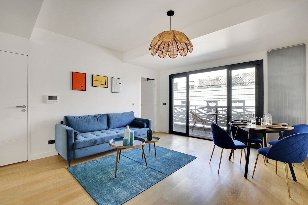 Apartment (Apartment with Shower)