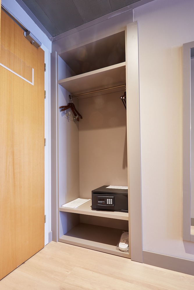 Standard Double Room - Photo 12