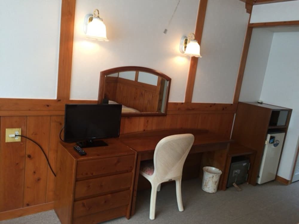 Twin Room, Smoking photo 2