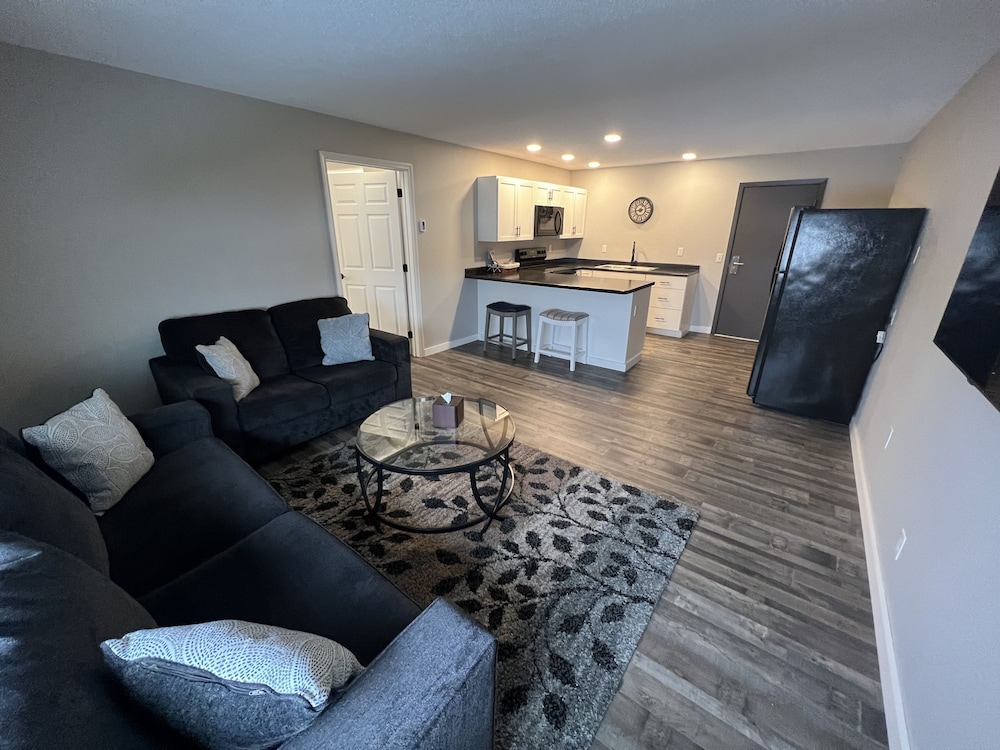 Extended Stay Suits, 1 Queen Bed, Full Kitchen photo 2