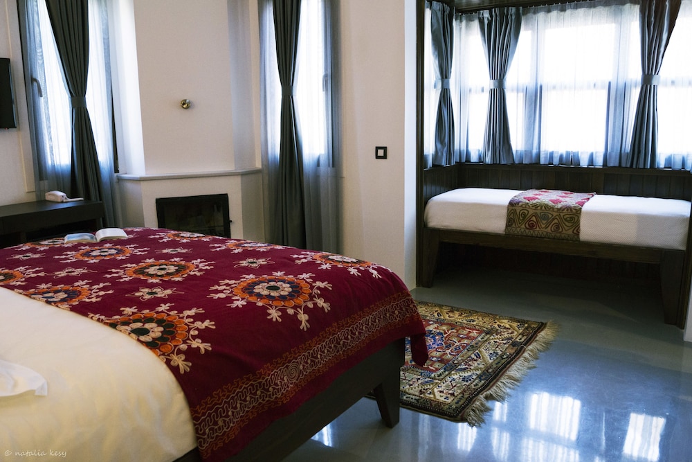 Romantic Suite, 1 Bedroom, Partial Sea View photo 3