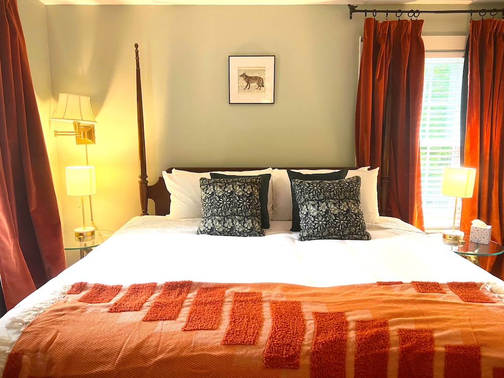 The Fox Den in the Mainhouse