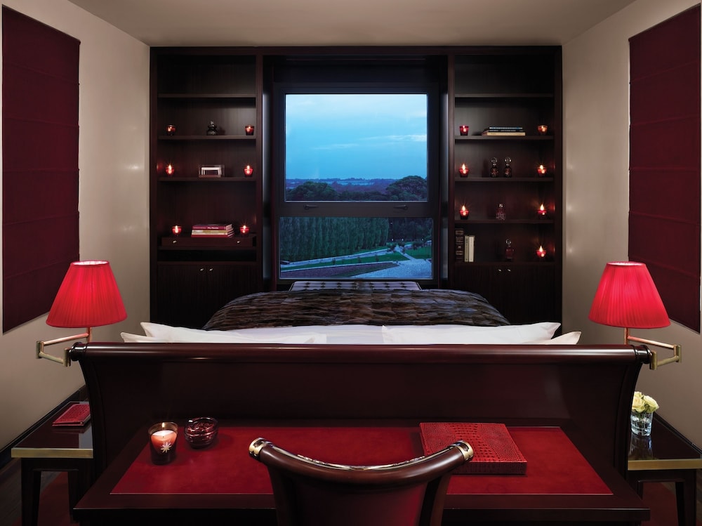 Suite, Tower