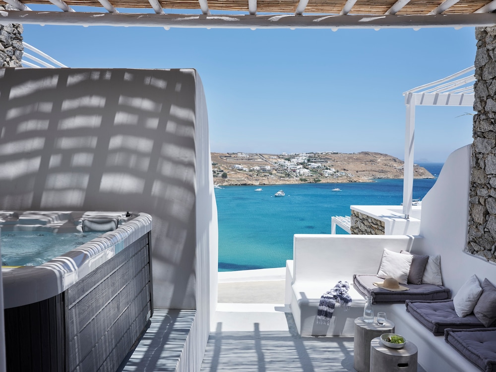 Junior Suite Sea View and Heated Tub - Photo 9
