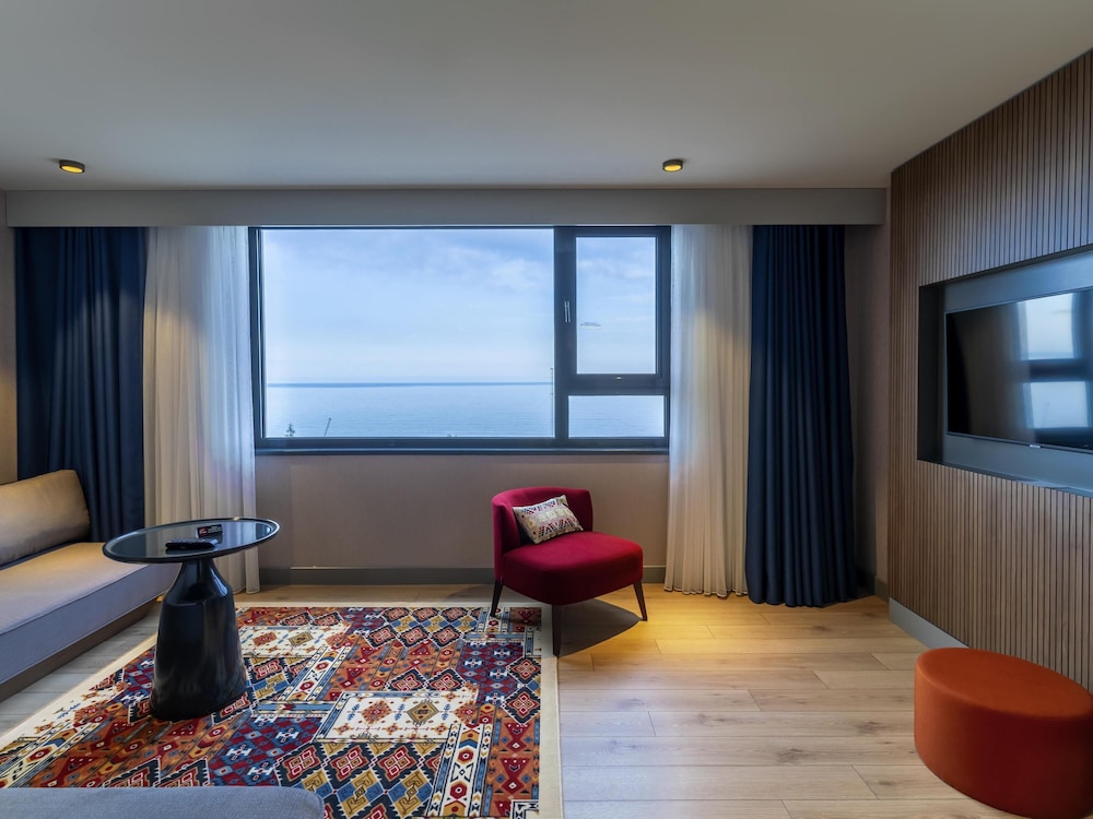 Suite, 1 Double Bed, Sea View - Photo 4