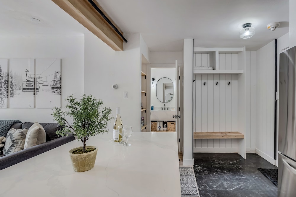 Premier Studio (Unit 101)
