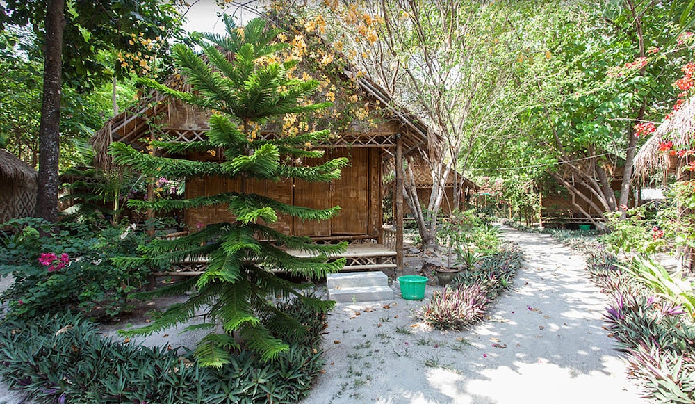Family Deluxe Bungalow photo 3