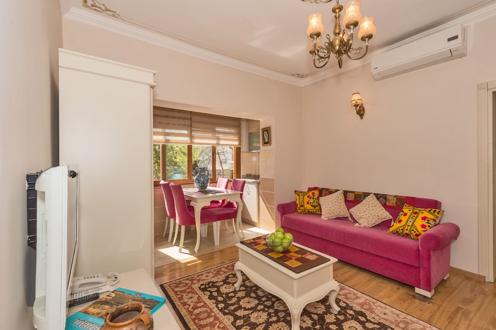 Studio Suite, Garden View (Double) photo 1