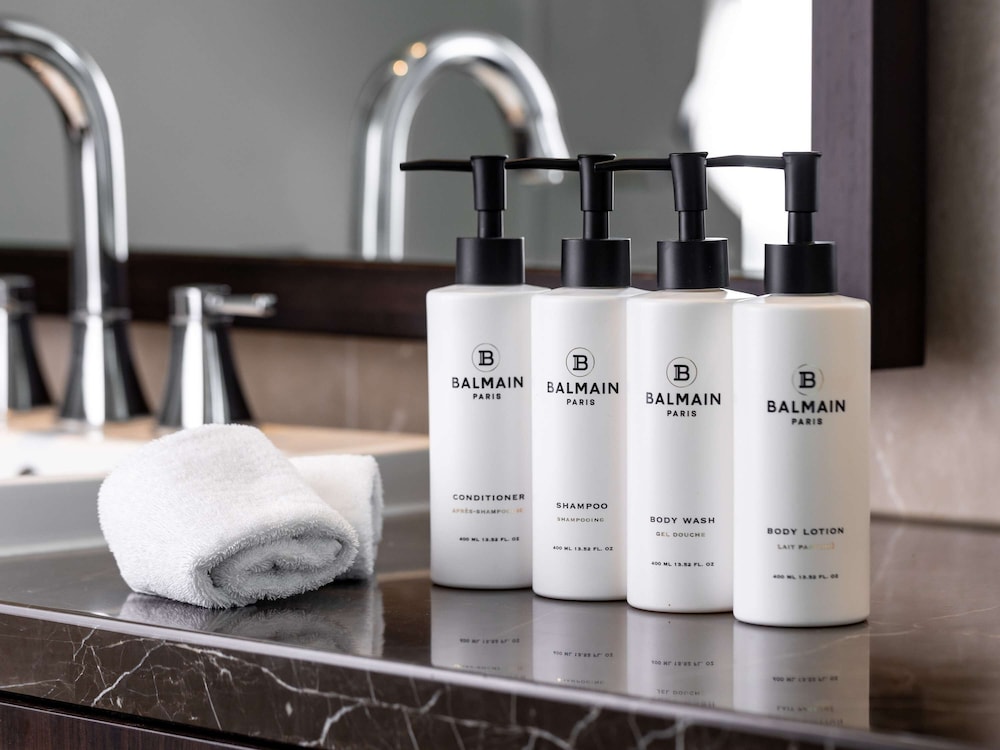 Superior Room, 1 King Bed (Premium Bath, Darling Harbour View)