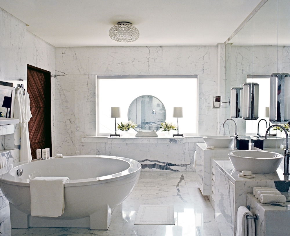 Presidential Suite Forest & Pool View